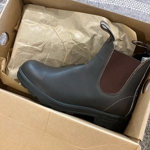 Brand New in Box Blundstone 500 Stout Brown size 8